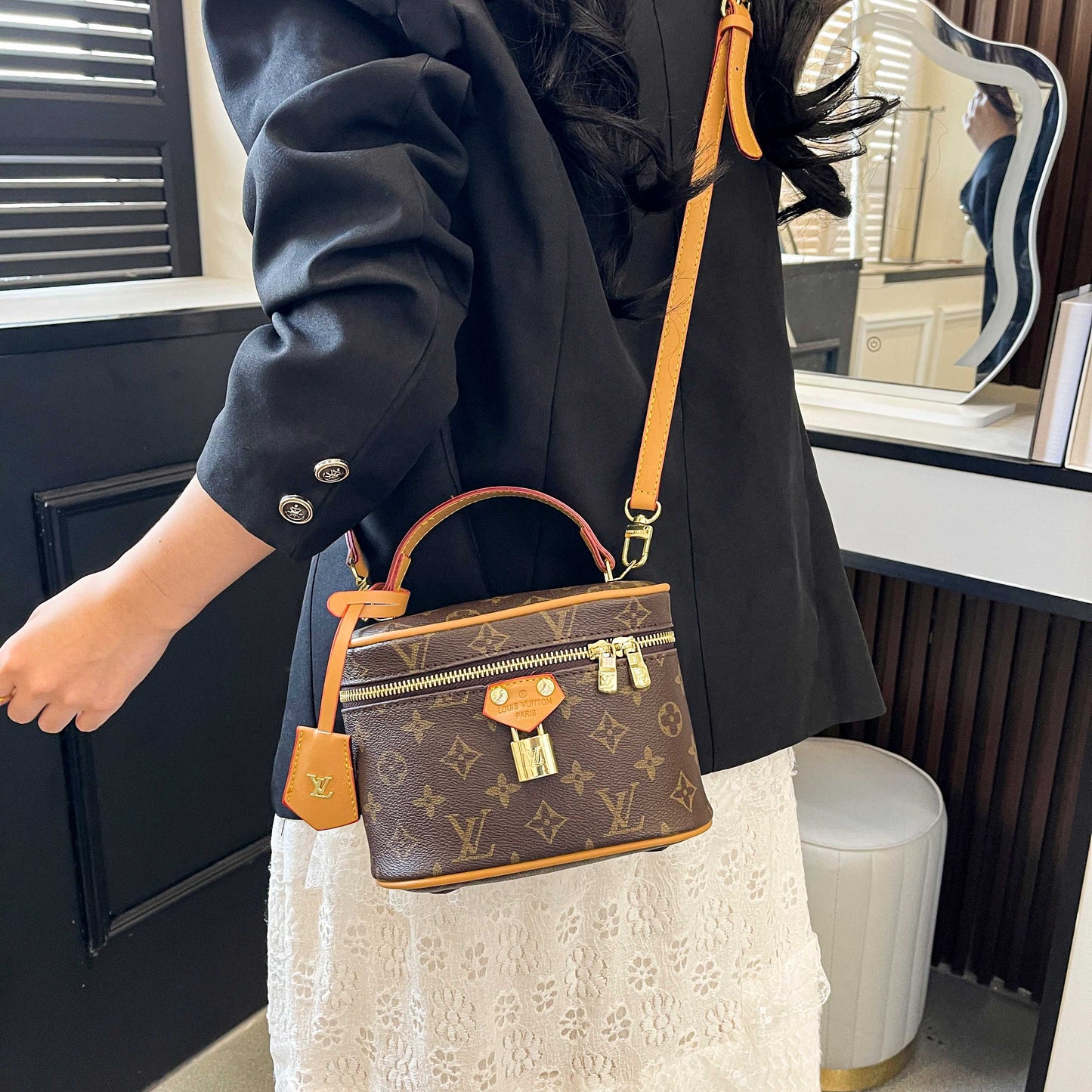 Vintage-geïnspireerde Box-handtas – Elegante draagtas met monogram