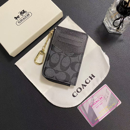 محفظة حامل بطاقات كلاسيكية من Chic CO Timeless بتصميم أنيق