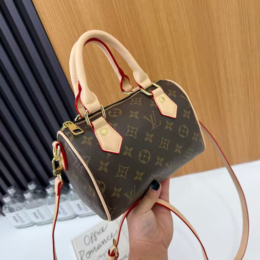 حقيبة كلاسيكية صغيرة الحجم