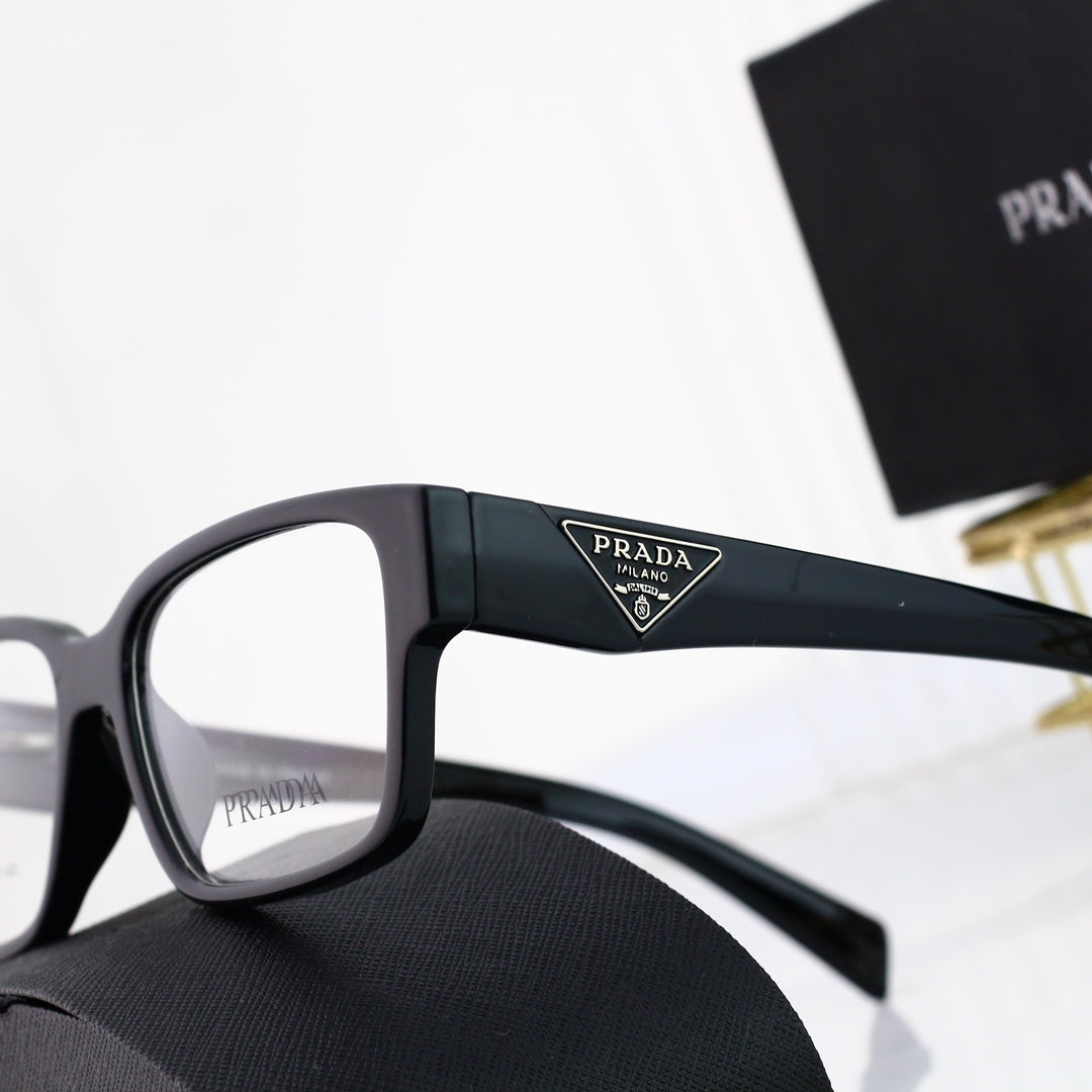 نظارات مربعة بشعار المثلث الكلاسيكي