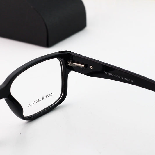 نظارات مربعة بشعار المثلث الكلاسيكي