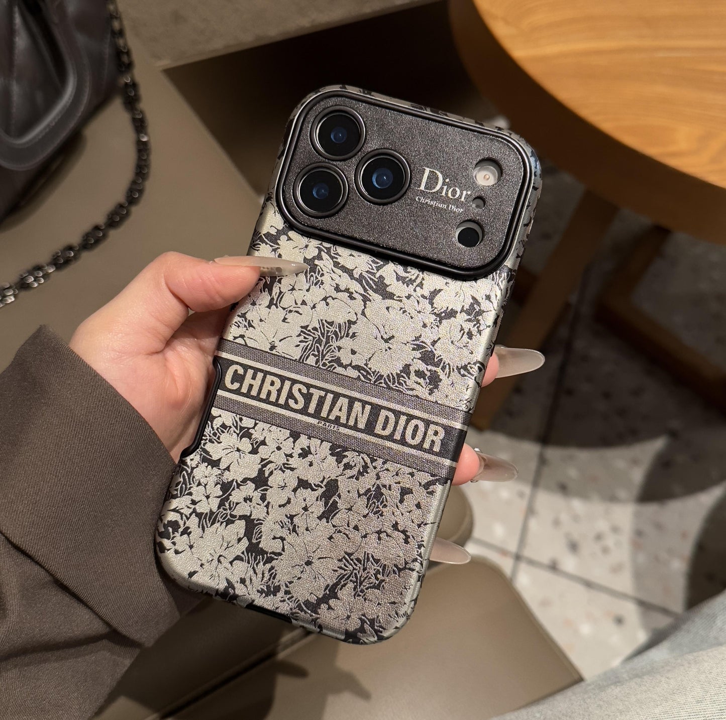 Coque iPhone au design floral chic — Protection haut de gamme avec un design élégant