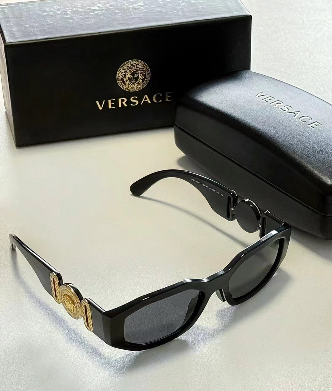 Sunglasses só