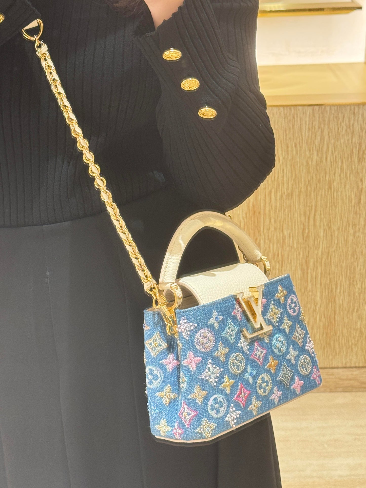 Lyxig denim-utsmyckade Capucines-miniväska