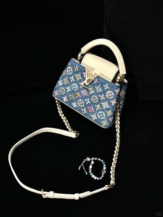 Lyxig denim-utsmyckade Capucines-miniväska