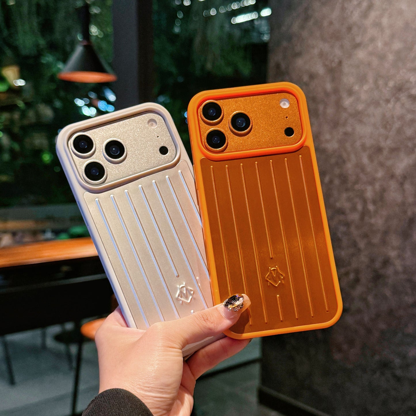 Ribbed Metallic Armor iPhone-ის ქეისი – ელეგანტური დაცვა შთაგონებული მოგზაურობით