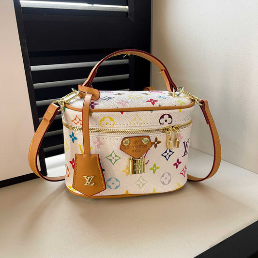 Τσάντα χειρός Vintage-Inspired Box – Elegant Monogram Tote Box