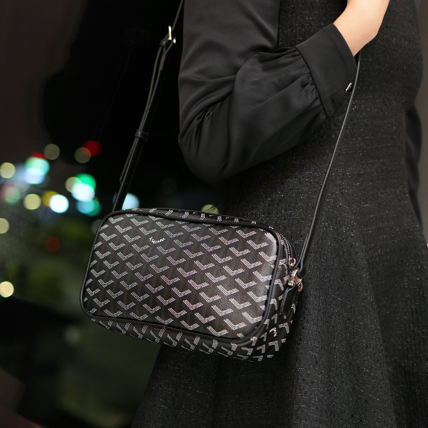 Elegáns Monogram Crossbody kézitáska – Minimális luxus a mindennapi pillanatokhoz