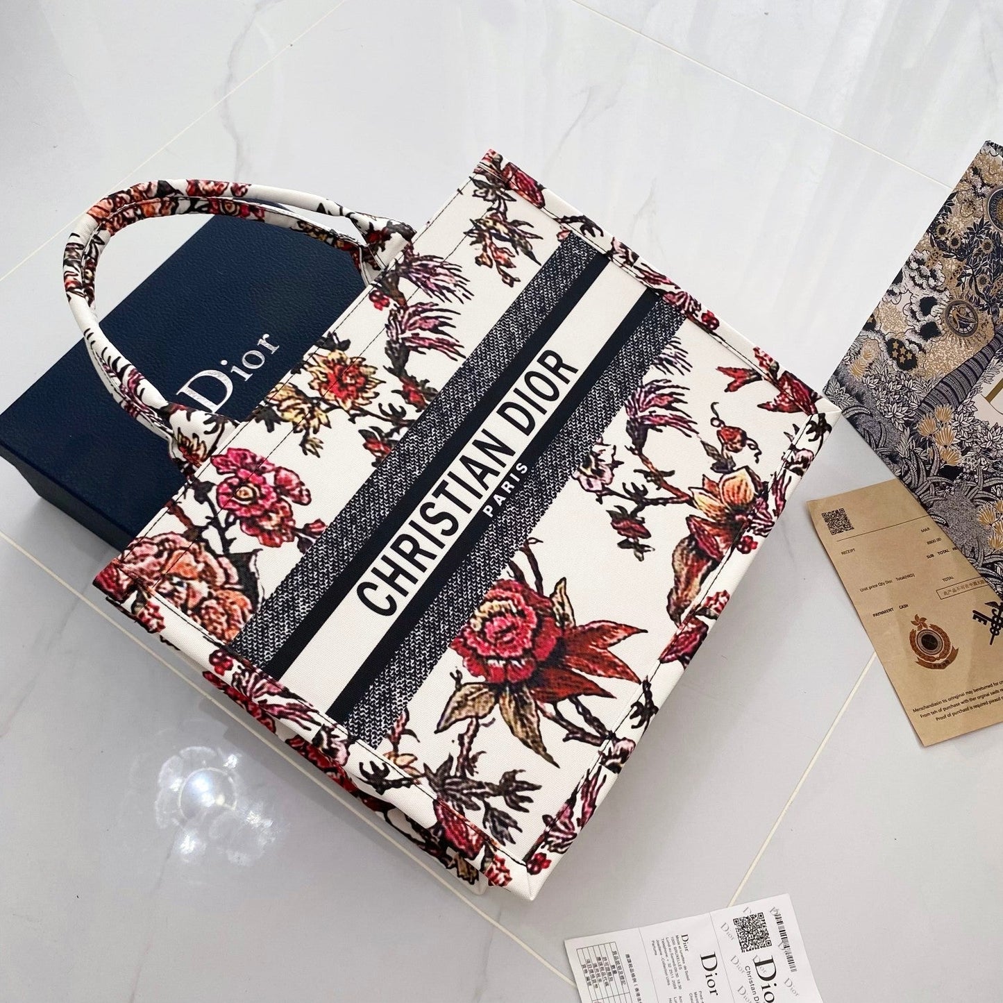 أنيق & أنيقة: حقيبة يد جلدية فاخرة خفيفة