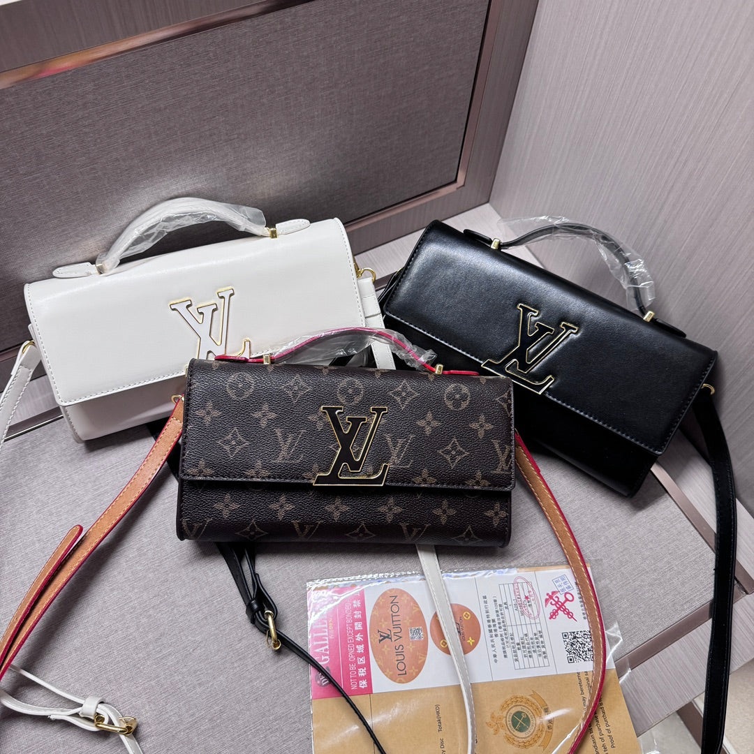 Borsa a mano in pelle dalla texture lussuosa