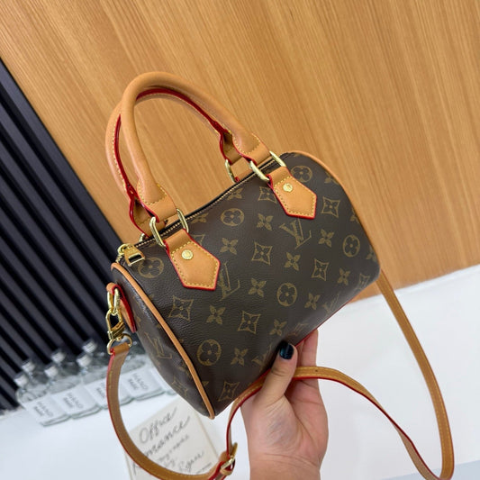 حقيبة كلاسيكية صغيرة الحجم