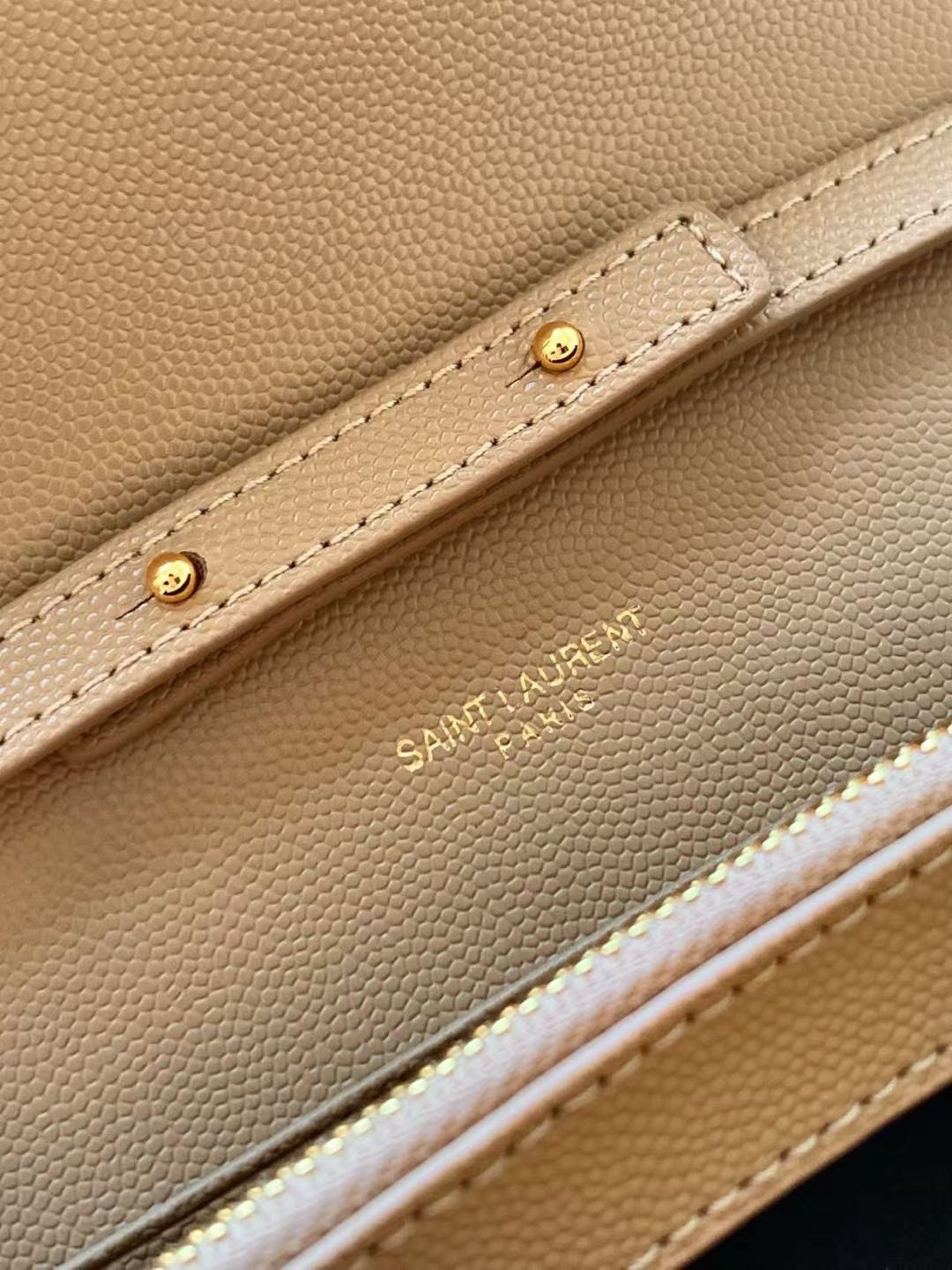 YL-portemonnee met envelopketting van lamsleer