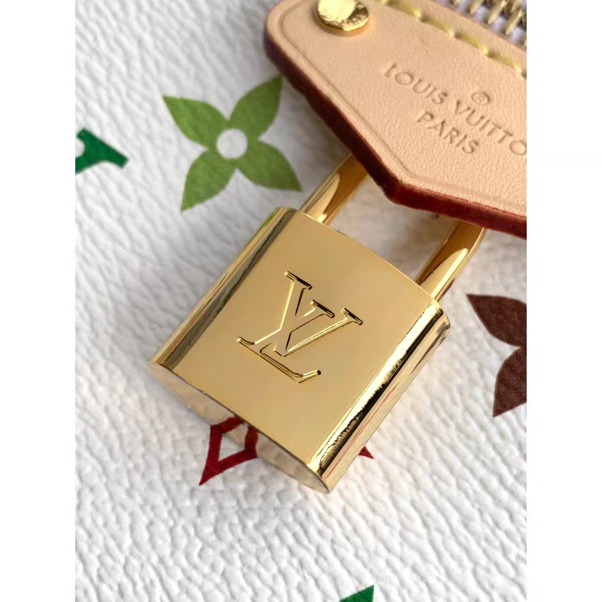 Τσάντα χειρός Vintage-Inspired Box – Elegant Monogram Tote Box