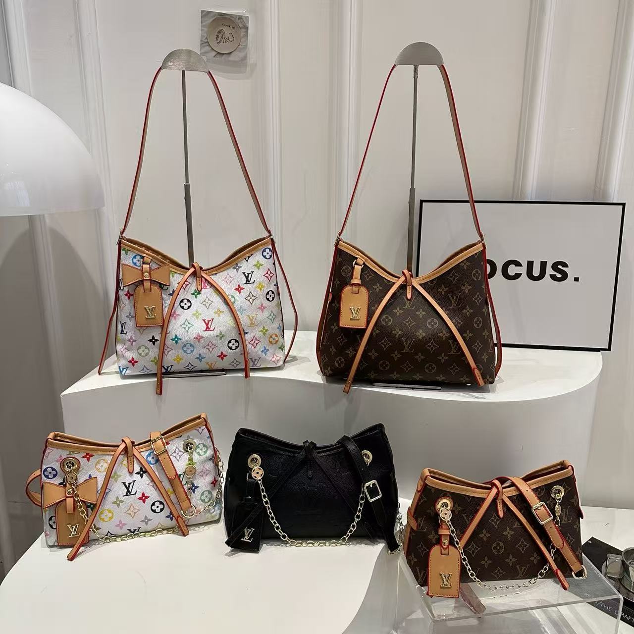 Taška přes rameno s monogramem