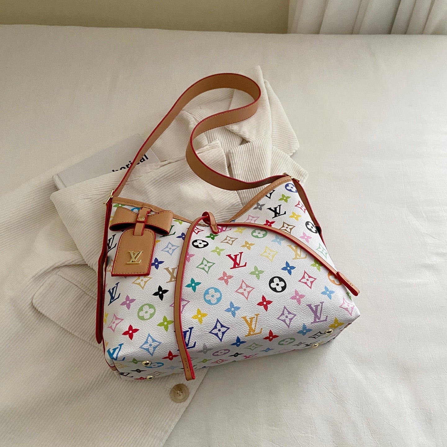 Taška přes rameno s monogramem