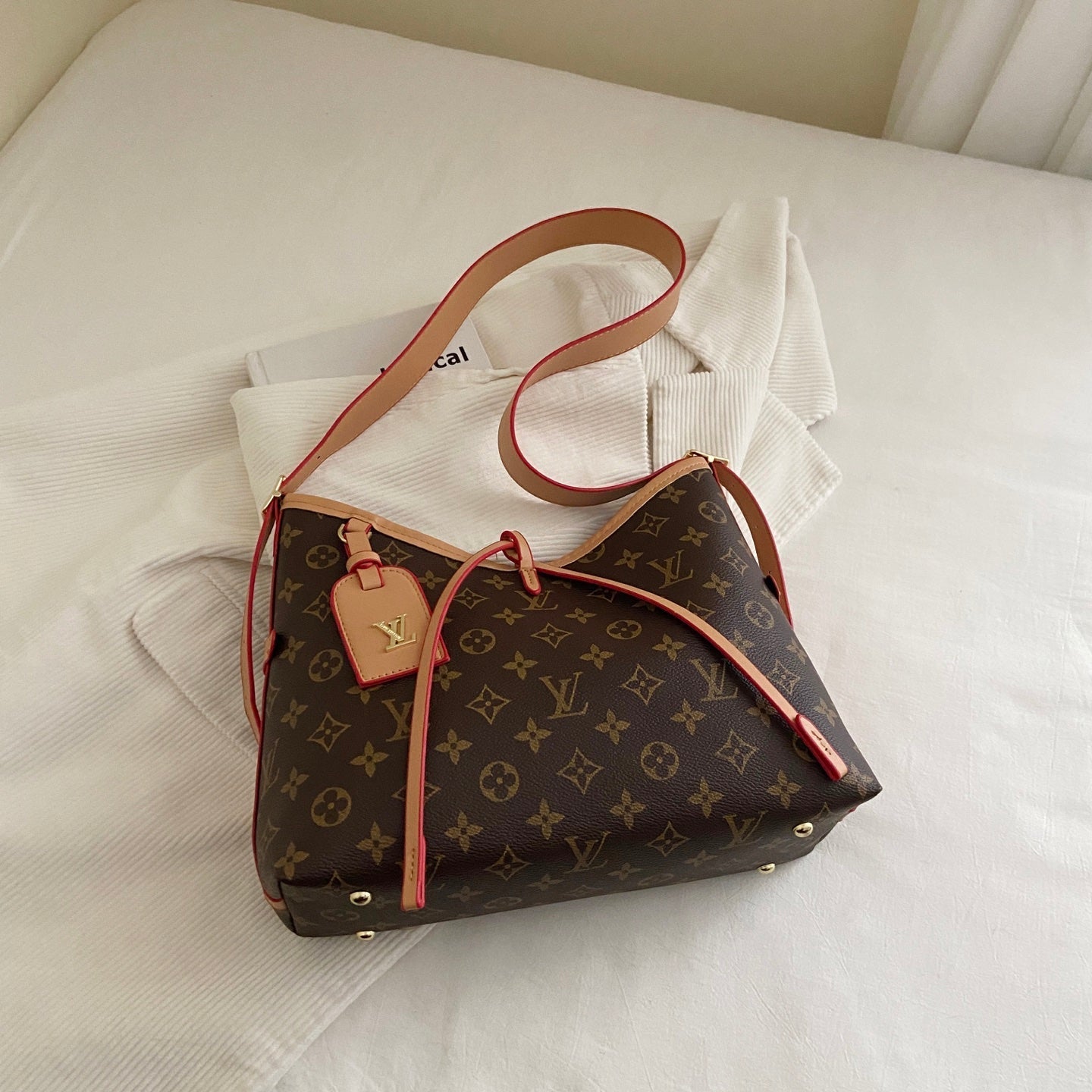 Taška přes rameno s monogramem