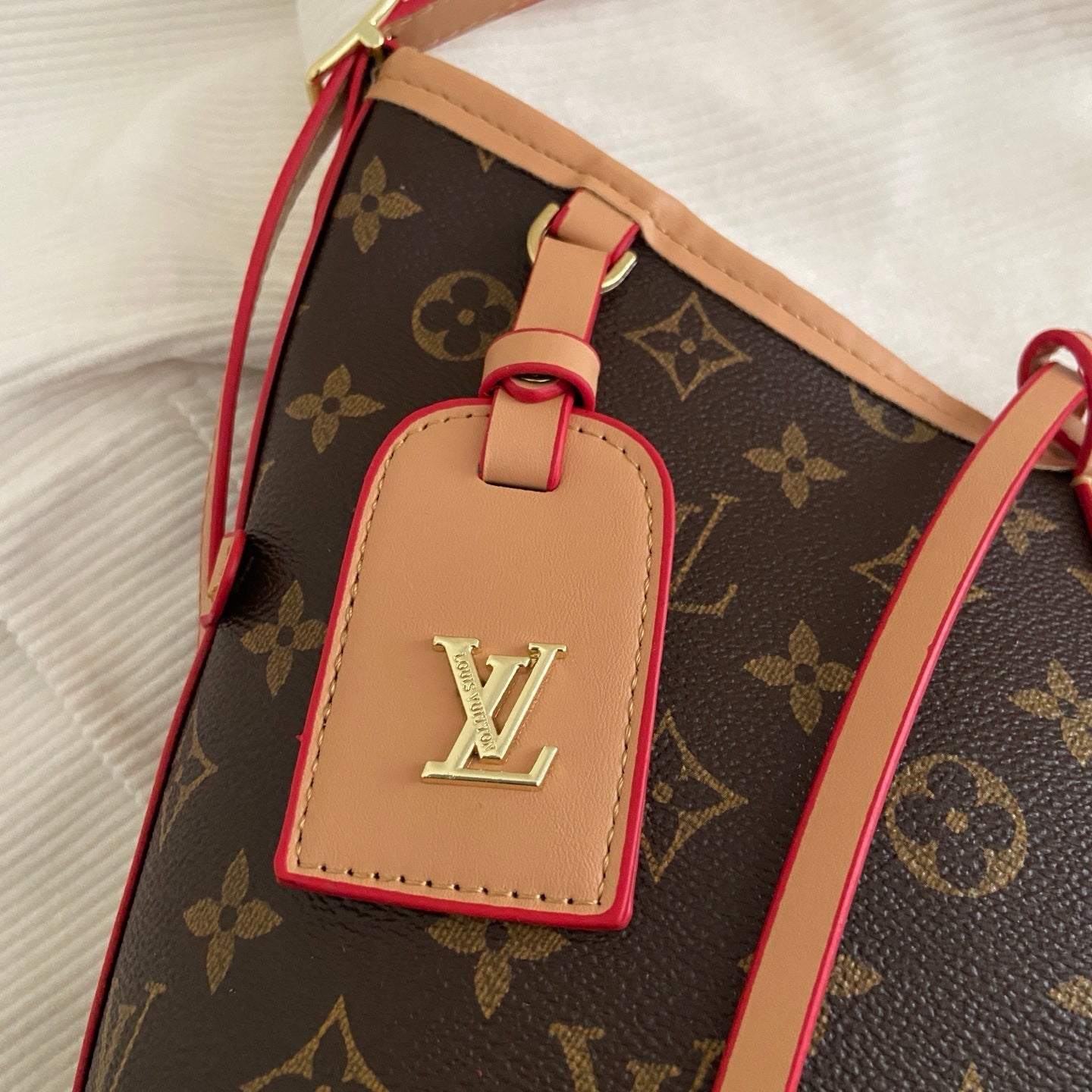 Taška přes rameno s monogramem