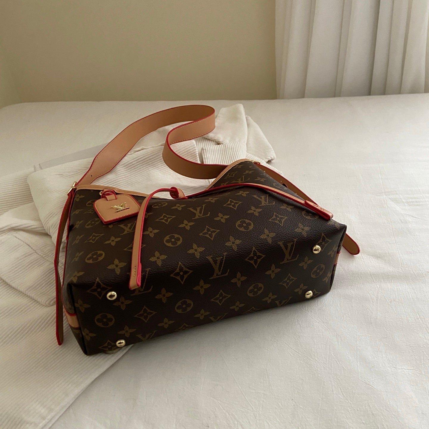 Taška přes rameno s monogramem