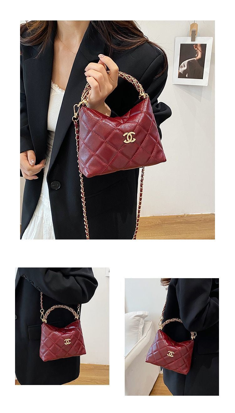 Prošívaná taška Chain Cloud - Crossbody s texturou s nastavitelným popruhem