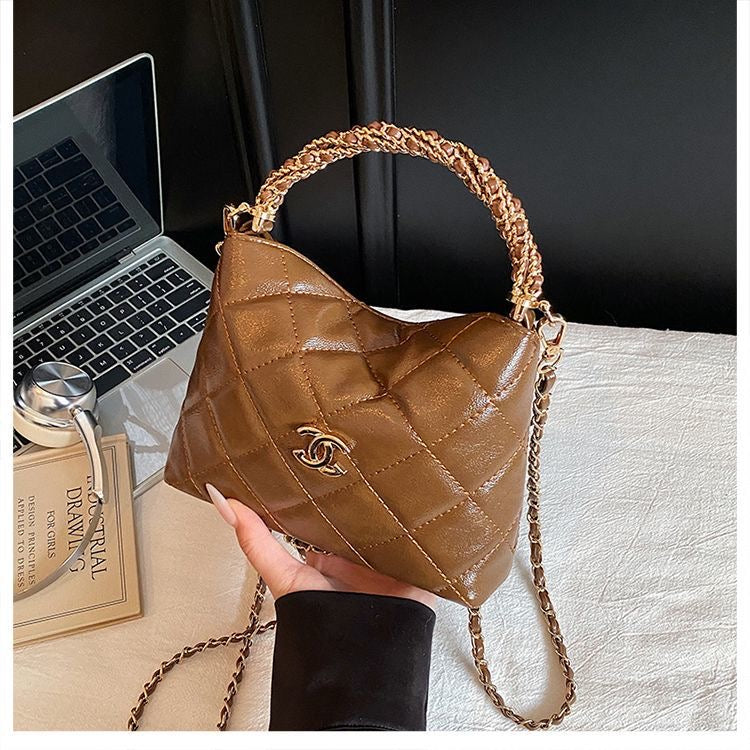 Prošívaná taška Chain Cloud - Crossbody s texturou s nastavitelným popruhem