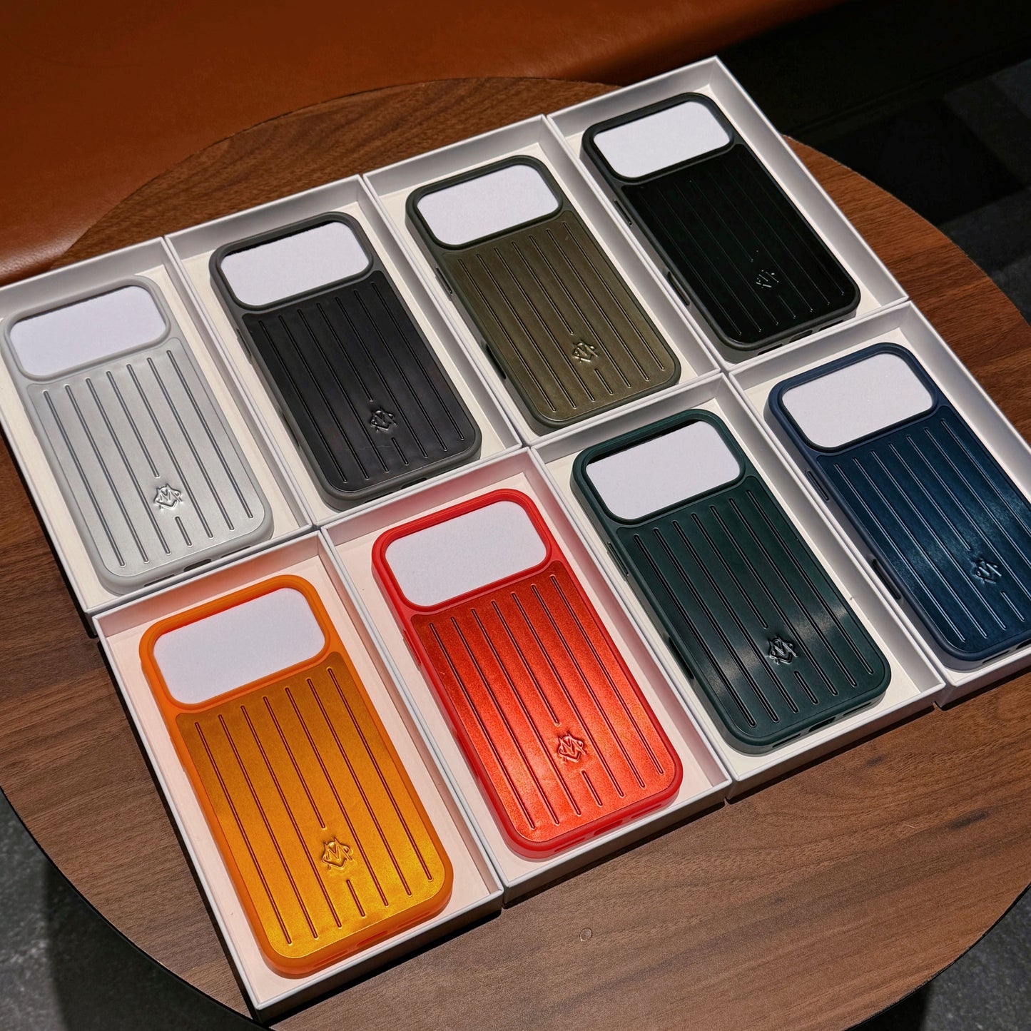 Ribbed Metallic Armor iPhone-ის ქეისი – ელეგანტური დაცვა შთაგონებული მოგზაურობით
