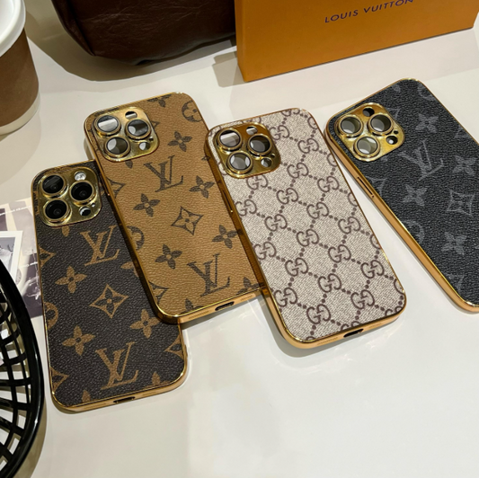 حافظة iPhone كلاسيكية فاخرة بحرف Monogram مع حواف ذهبية مطلية بالكهرباء