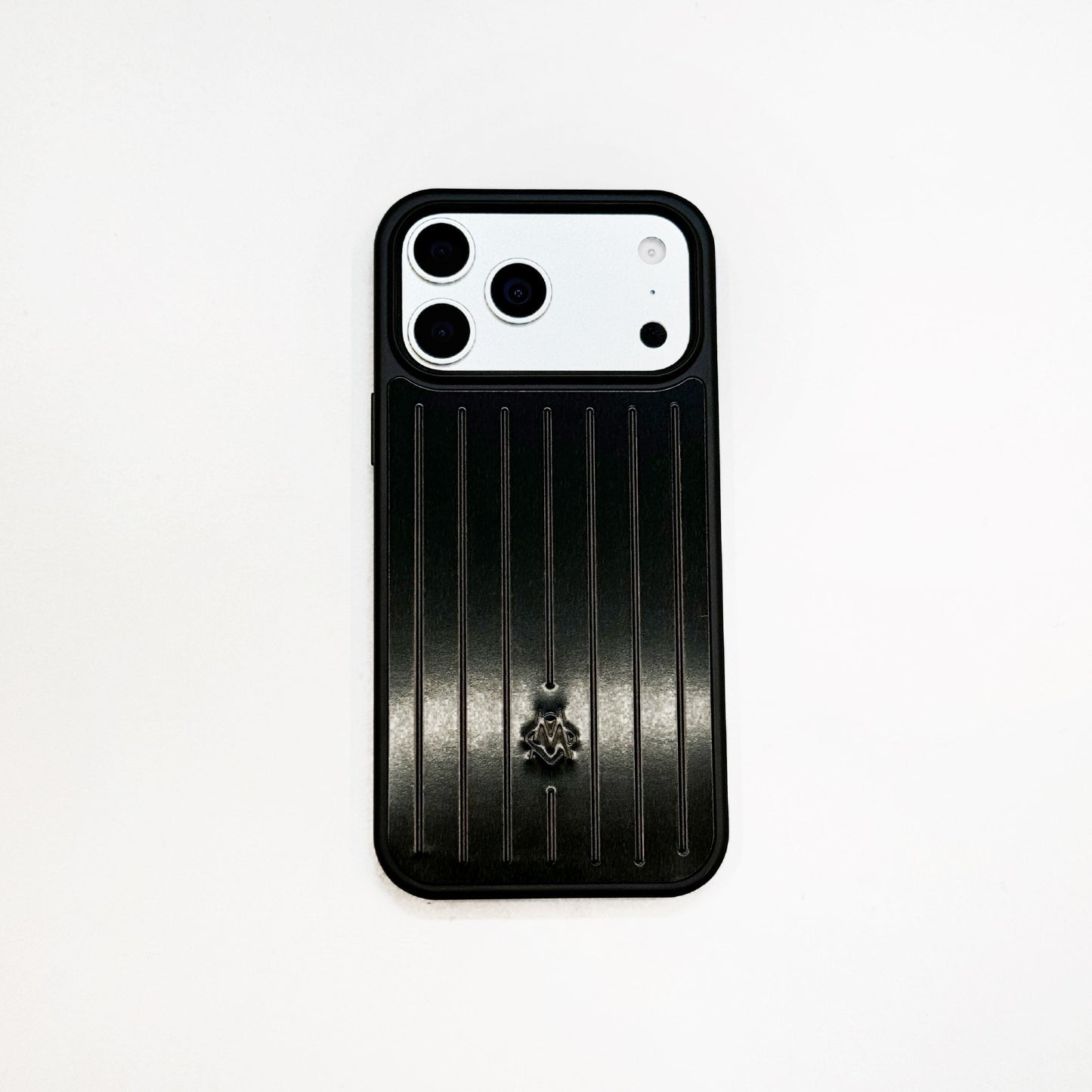 Ribbed Metallic Armor iPhone-ის ქეისი – ელეგანტური დაცვა შთაგონებული მოგზაურობით