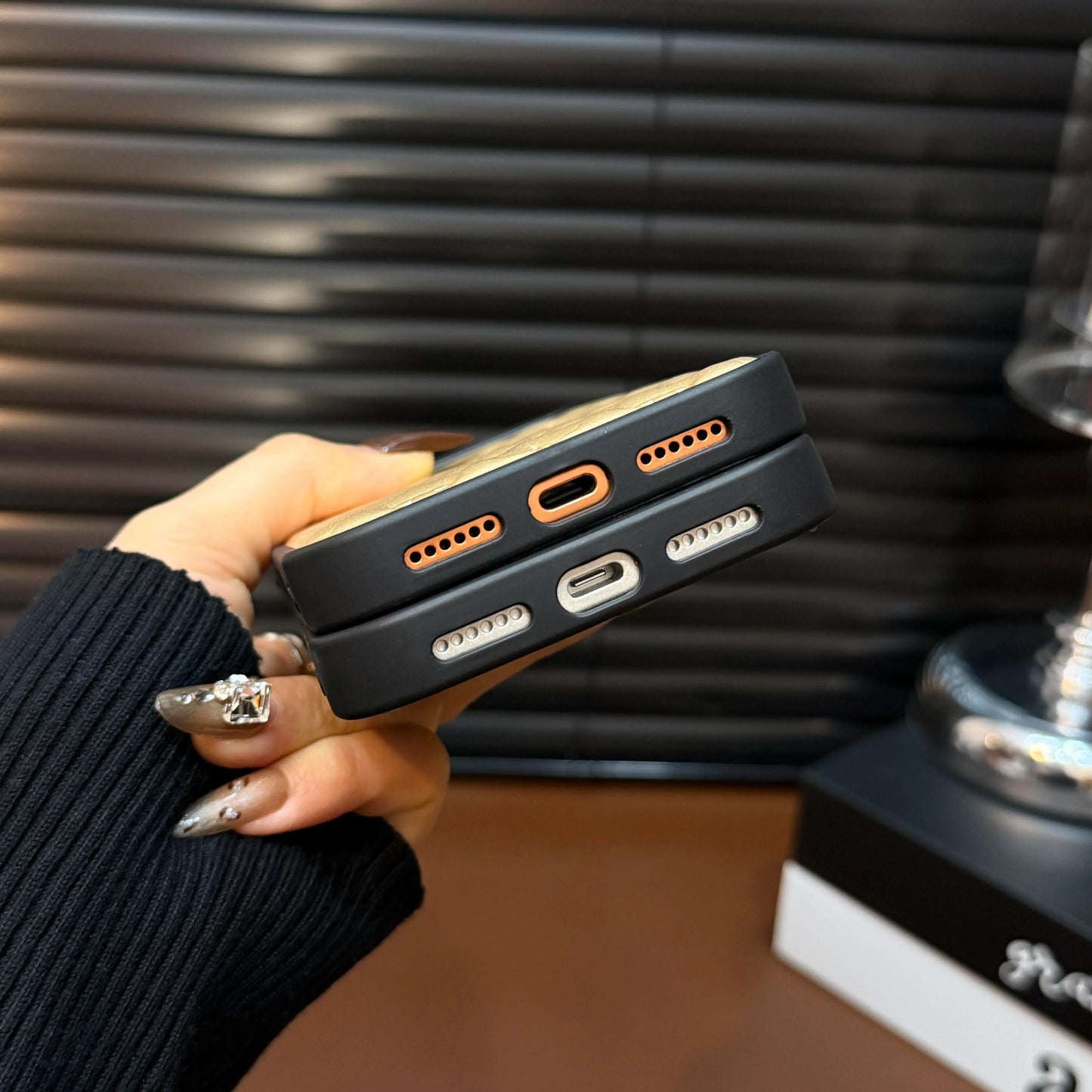 Cás iPhone Leathar Só Cuilteáilte - Clúdach Cosanta caol Shockproof