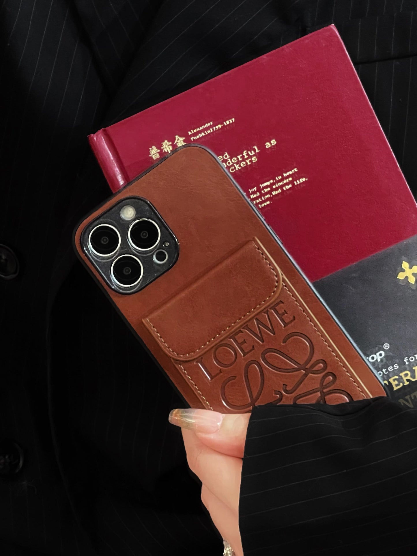 카드 홀더가 있는 고급 iPhone 케이스 Brown-LZP241448