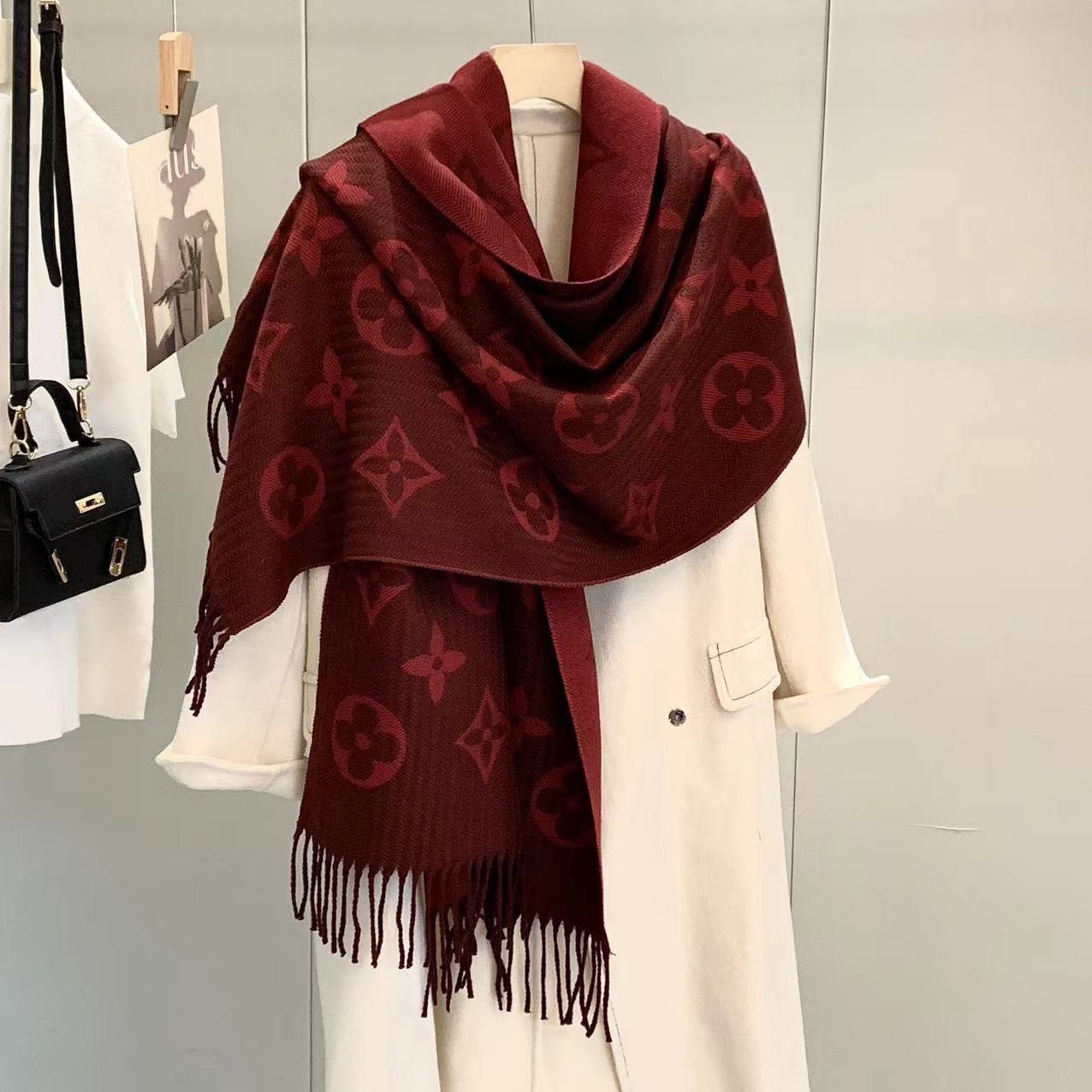 Kasjmiersjaal met letterpatroon – zacht en warm & Lichtgewicht