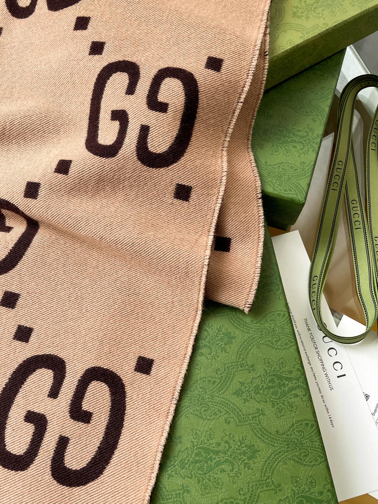 Premium Letter-Pattern Cashmere Scarf – Soft, Warm & Lightweight Winter Essential