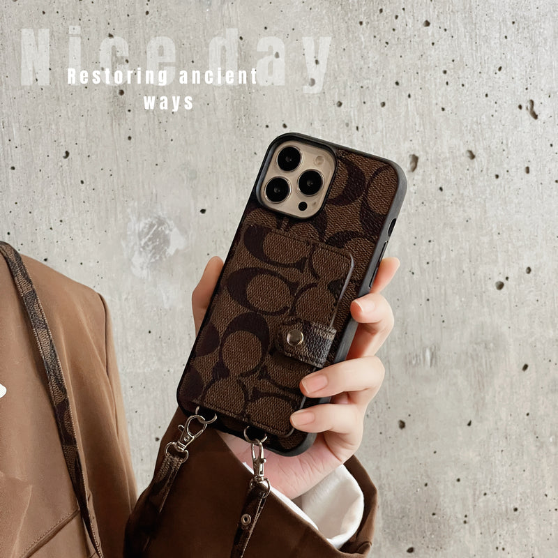 지갑과 스트랩이 있는 클래식 iPhone 케이스 브라운 -SZK240402