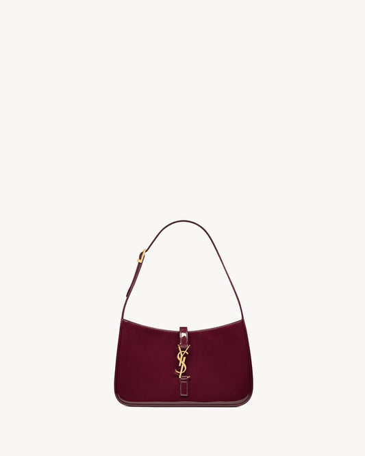 Saint Laurent Le 5 à 7 Lakovaná kůže Hobo – Burgundská elegance
