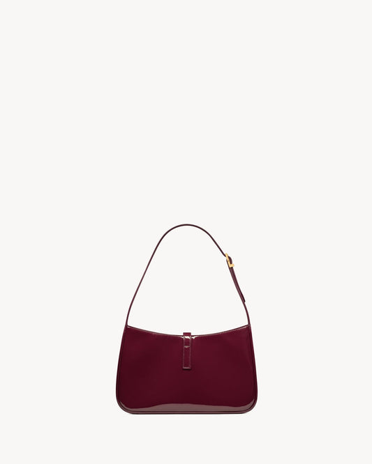 Saint Laurent Le 5 à 7 Lakovaná kůže Hobo – Burgundská elegance