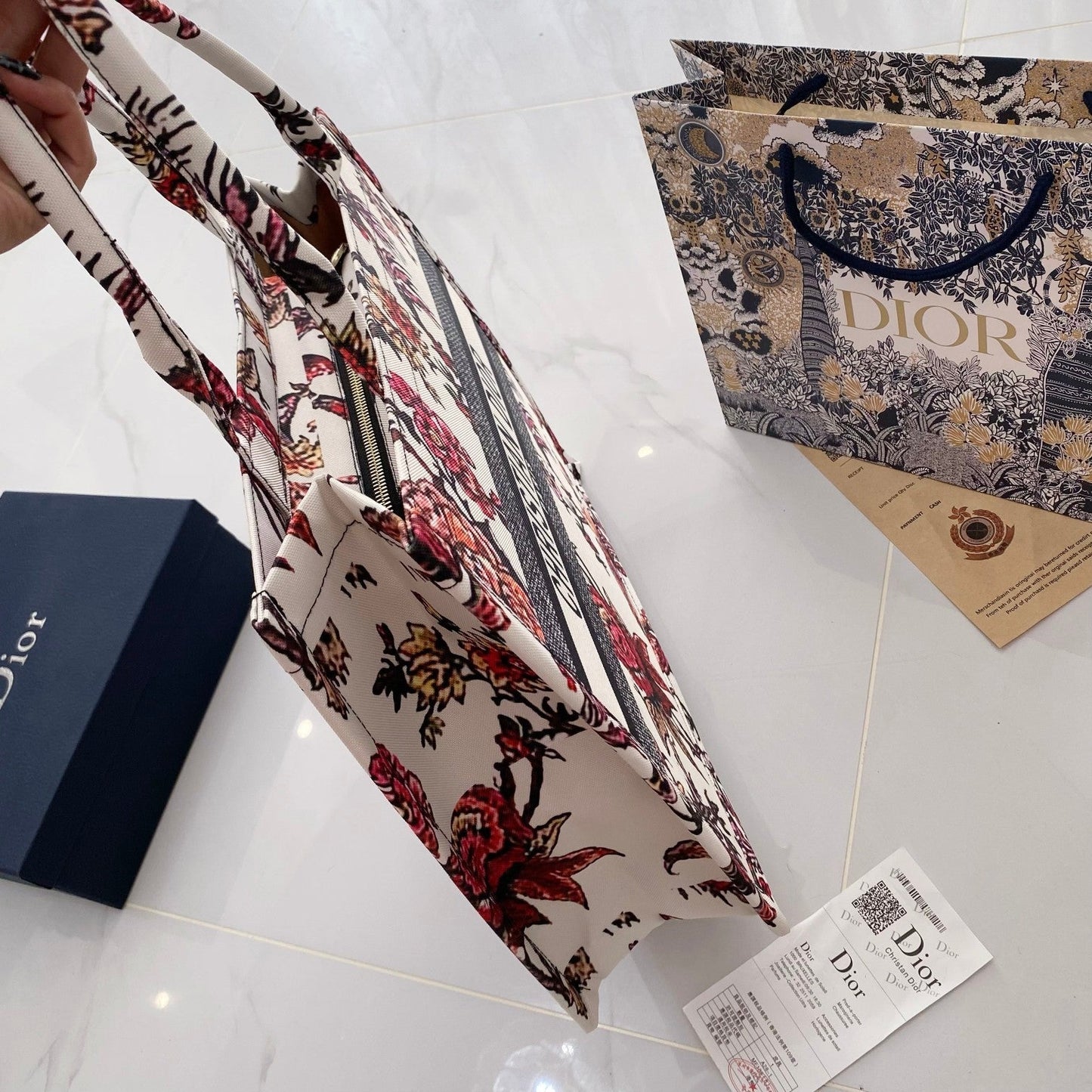 أنيق & أنيقة: حقيبة يد جلدية فاخرة خفيفة