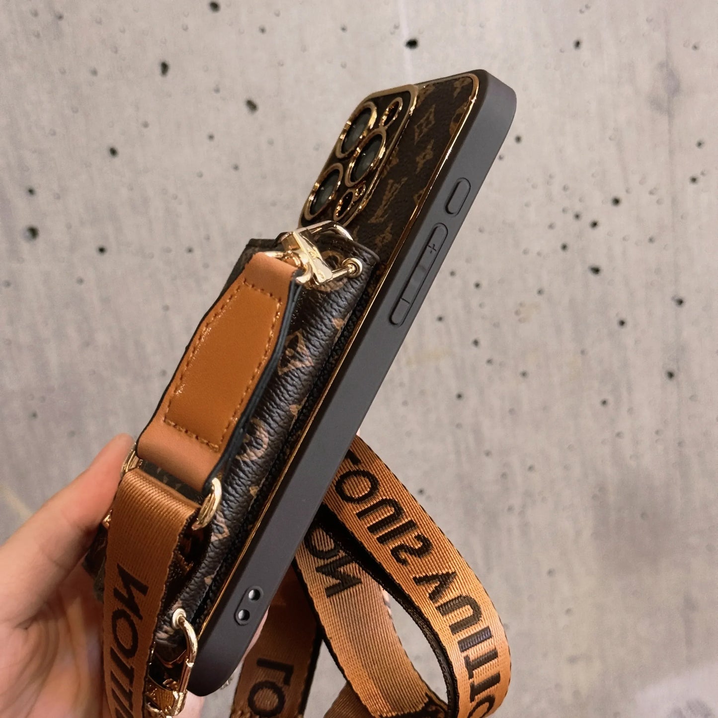 Cás iPhone leathair Casta Le Sparán Agus Strap Donn