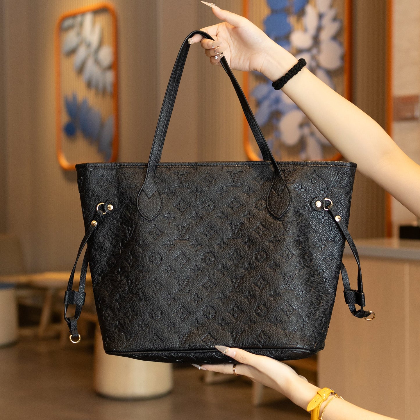 "Tevredenheid gegarandeerd" - Trendy handtas