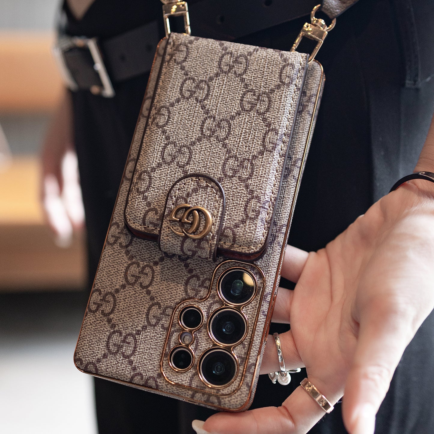 Premium-kuvioinen Crossbody-puhelinkotelo irrotettavalla hihnalla
