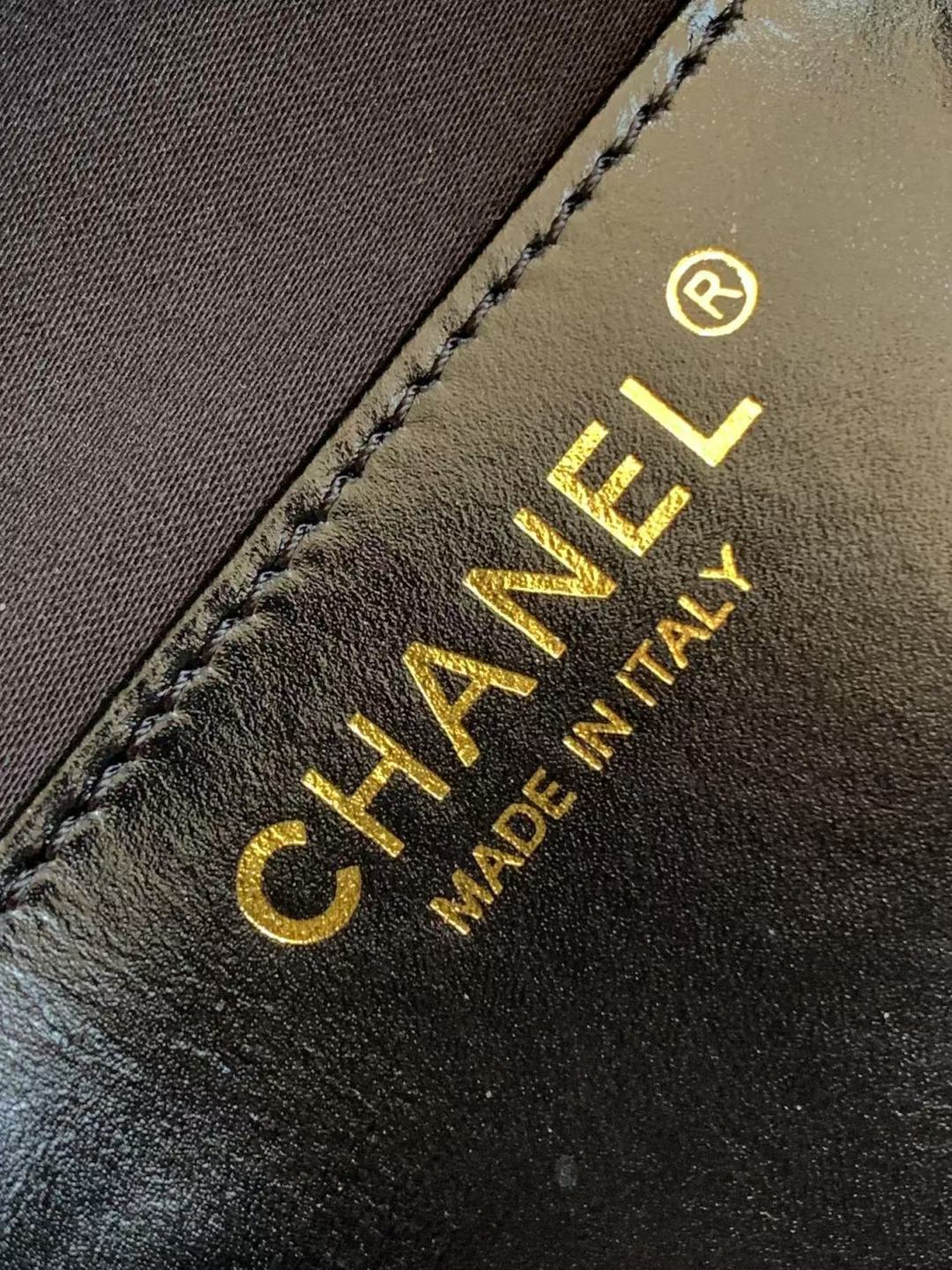 CC 25 Mala torba od teleće kože s teksturom zrna & Metalna torba zlatne boje