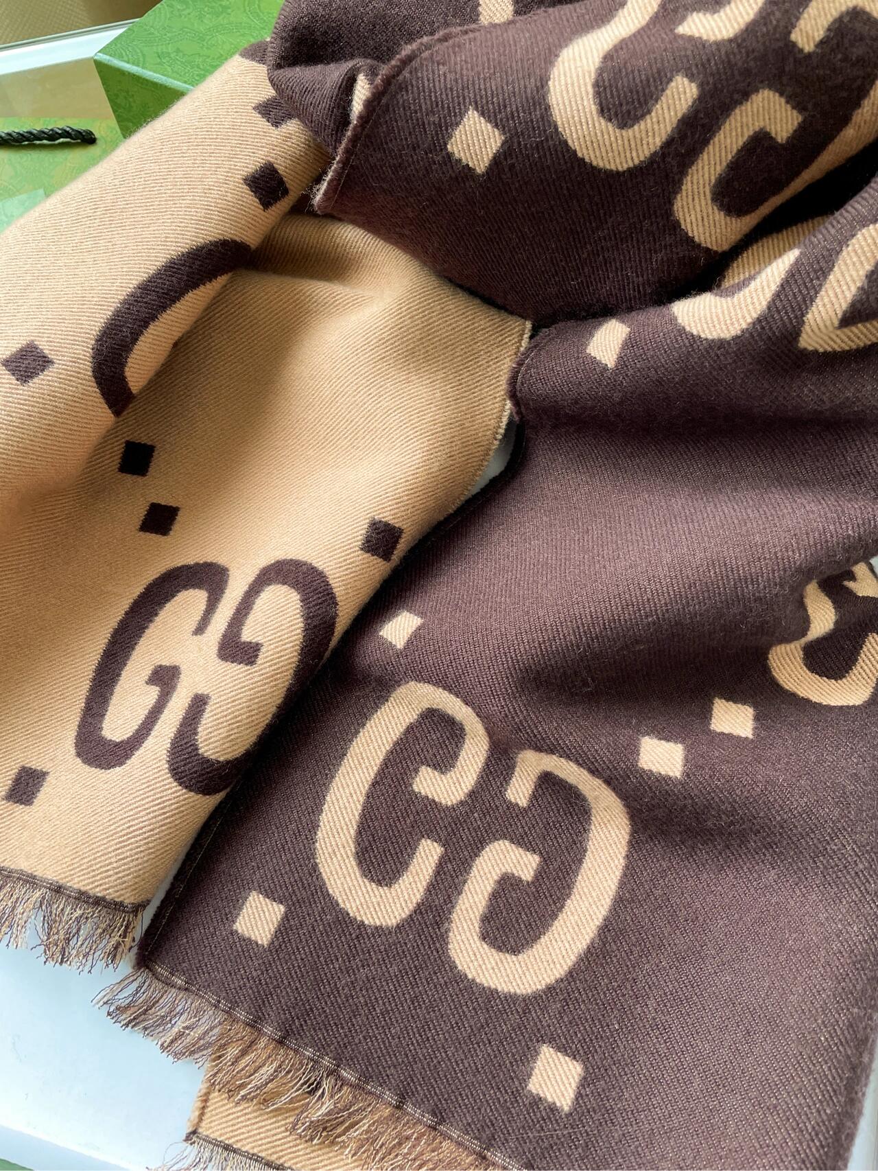 Premium Letter-Pattern Cashmere Scarf – Soft, Warm & Lightweight Winter Essential