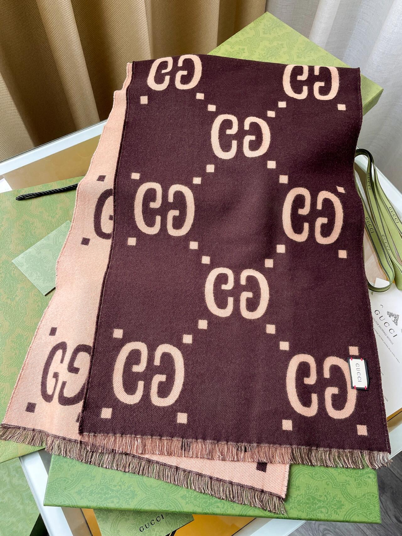 Premium Letter-Pattern Cashmere Scarf – Soft, Warm & Lightweight Winter Essential