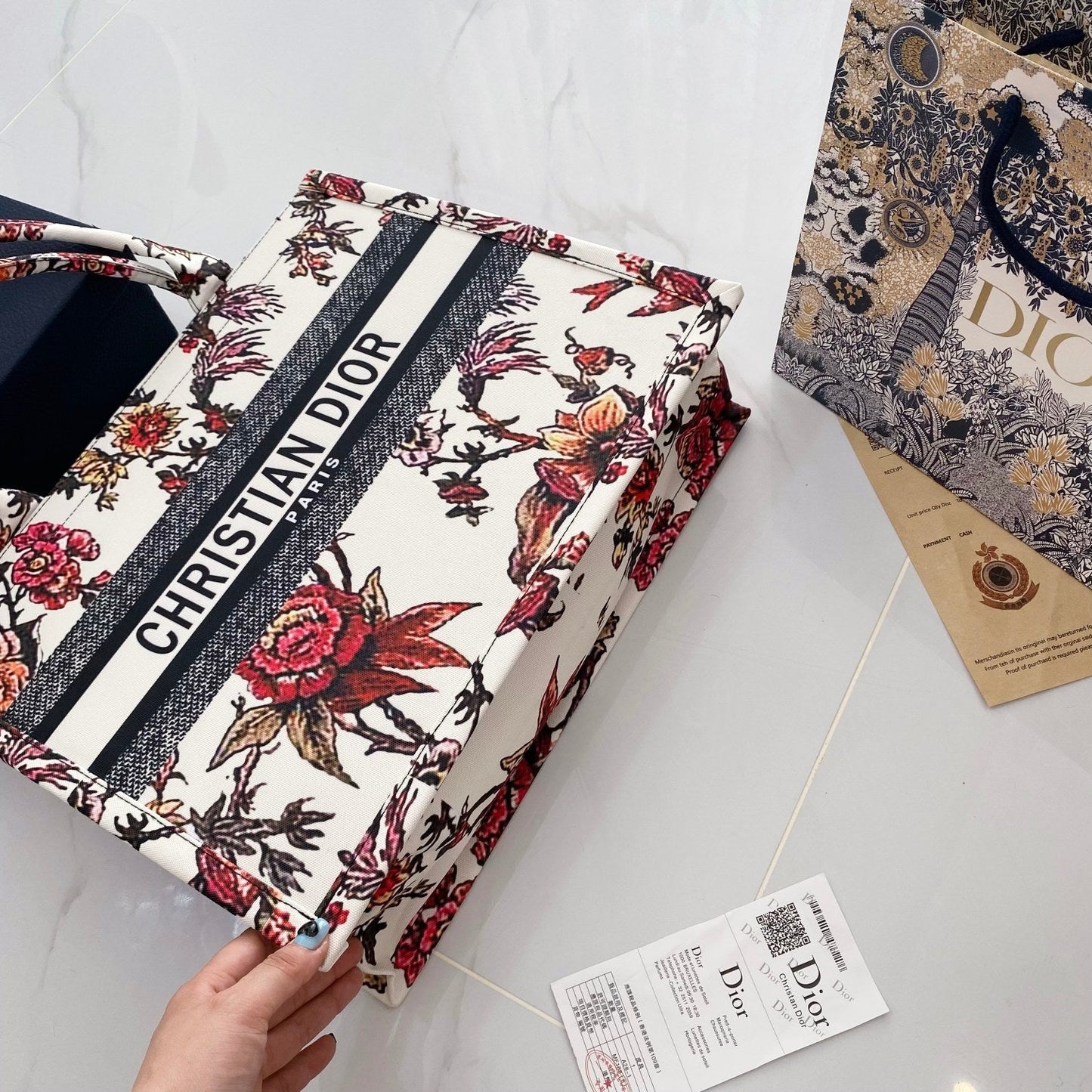 أنيق & أنيقة: حقيبة يد جلدية فاخرة خفيفة