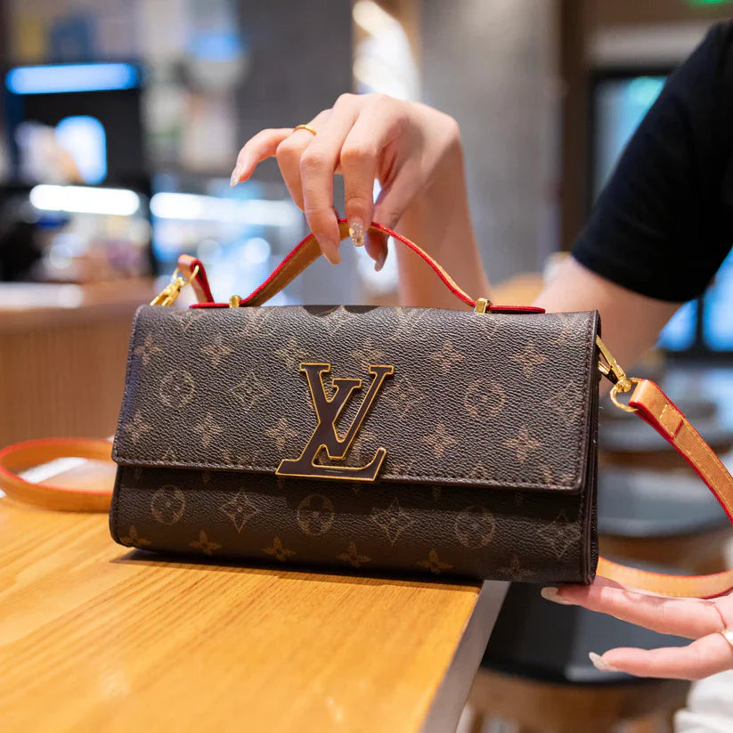 Borsa a mano in pelle dalla texture lussuosa