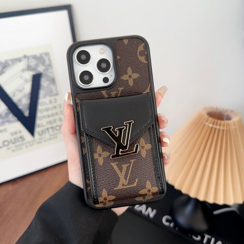 Luksusowa torba na karty w pięciu kolorach. Etui na iPhone'a z łańcuszkiem