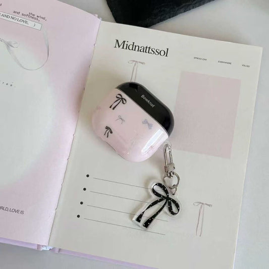 리본 참이 달린 핑크 보우 AirPods 케이스