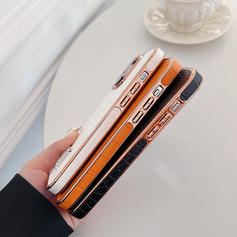 Klasické pouzdro na iPhone z růžového zlata s diamantovým logem