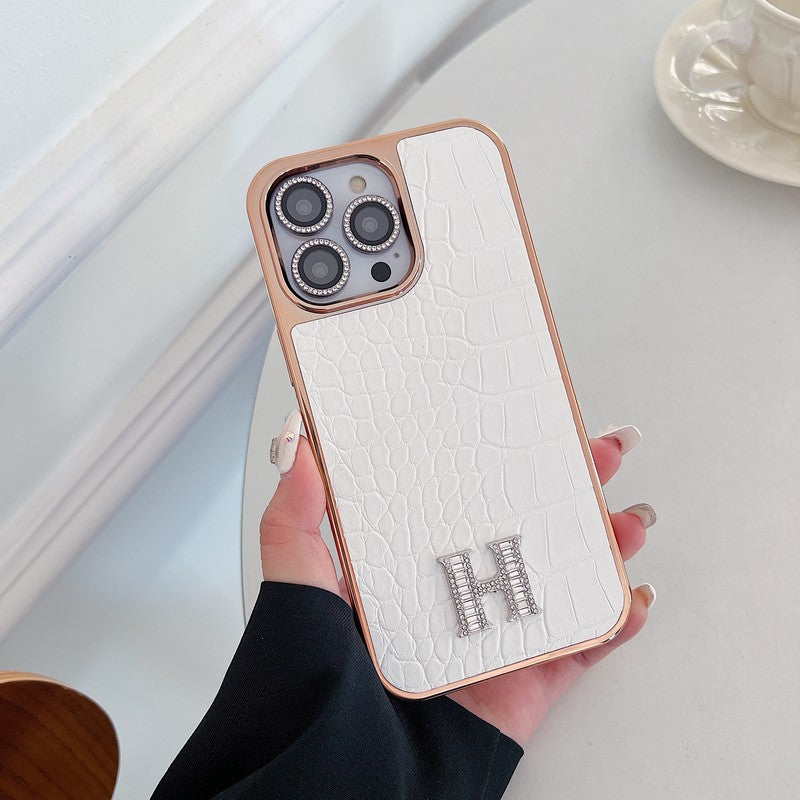 Klasické pouzdro na iPhone z růžového zlata s diamantovým logem