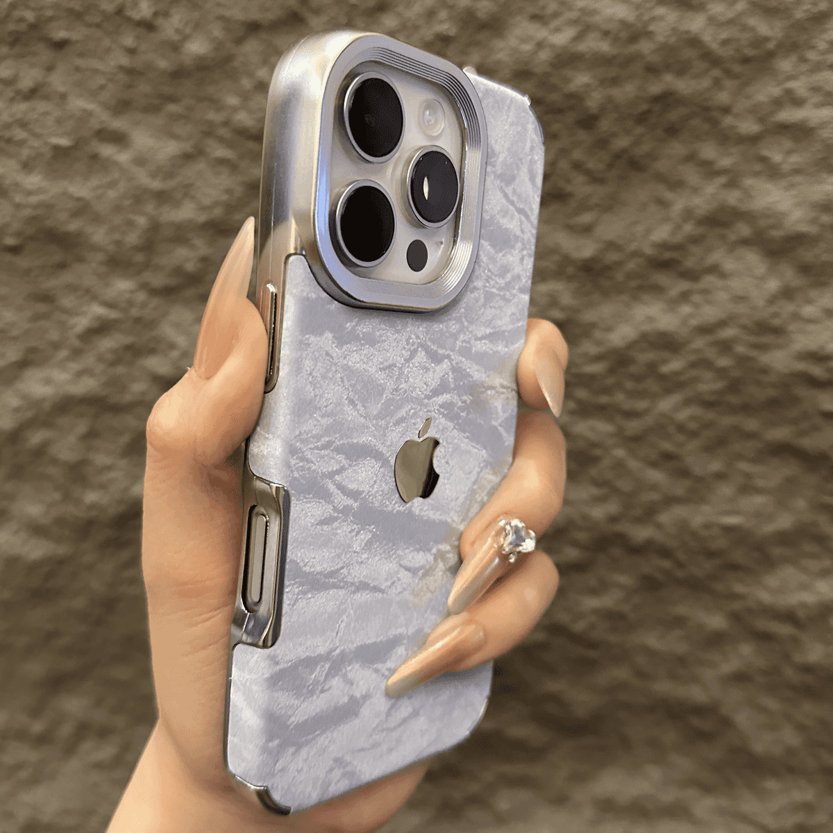 Cás iPhone Uigeacht Sneachta veilbhit le Fráma leictreaphlátáilte