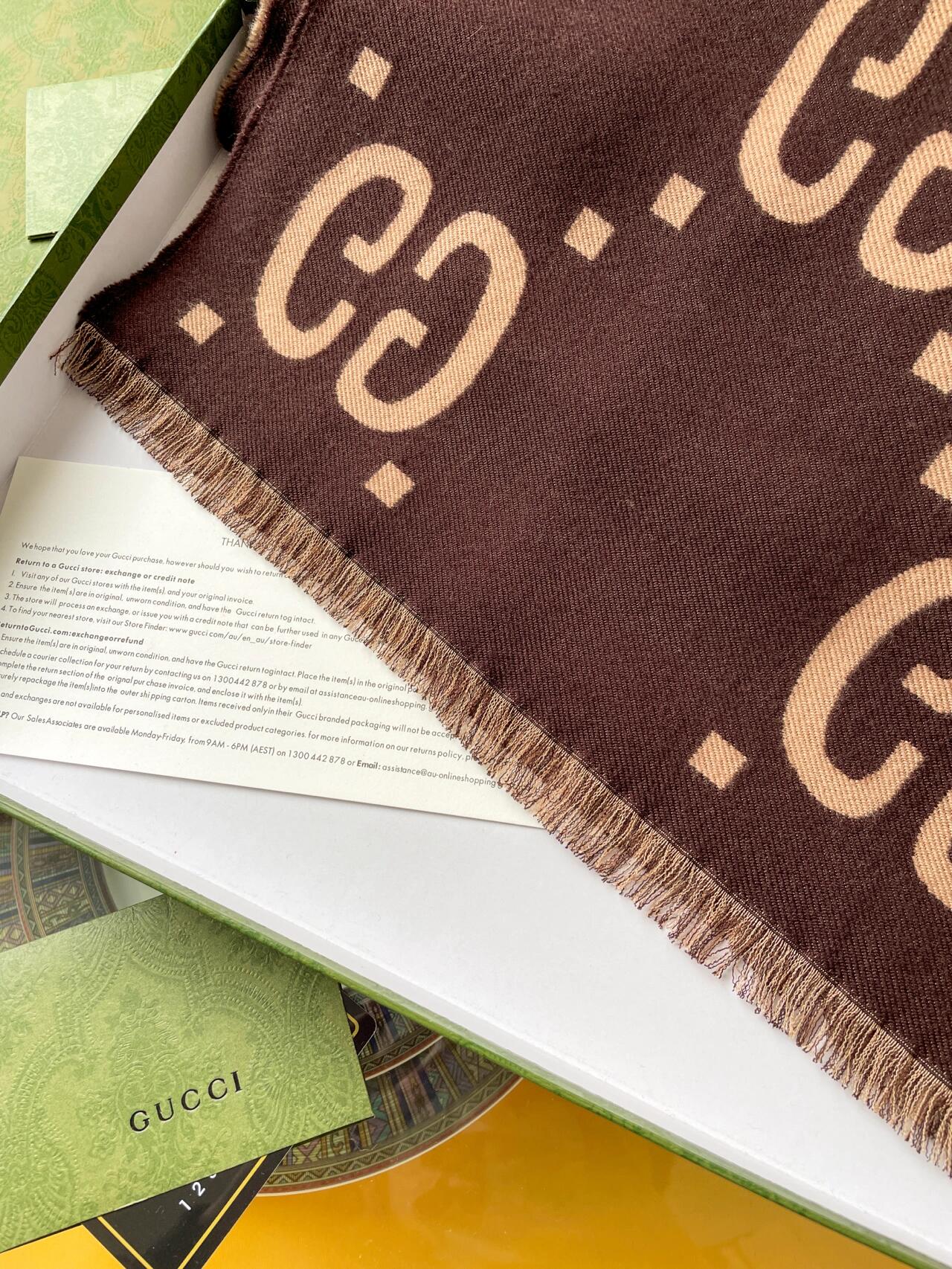 Premium Letter-Pattern Cashmere Scarf – Soft, Warm & Lightweight Winter Essential