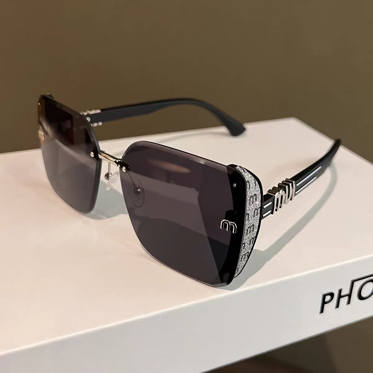 M - Sunglasses Ard-Sainmhínithe Stylish and Versatile